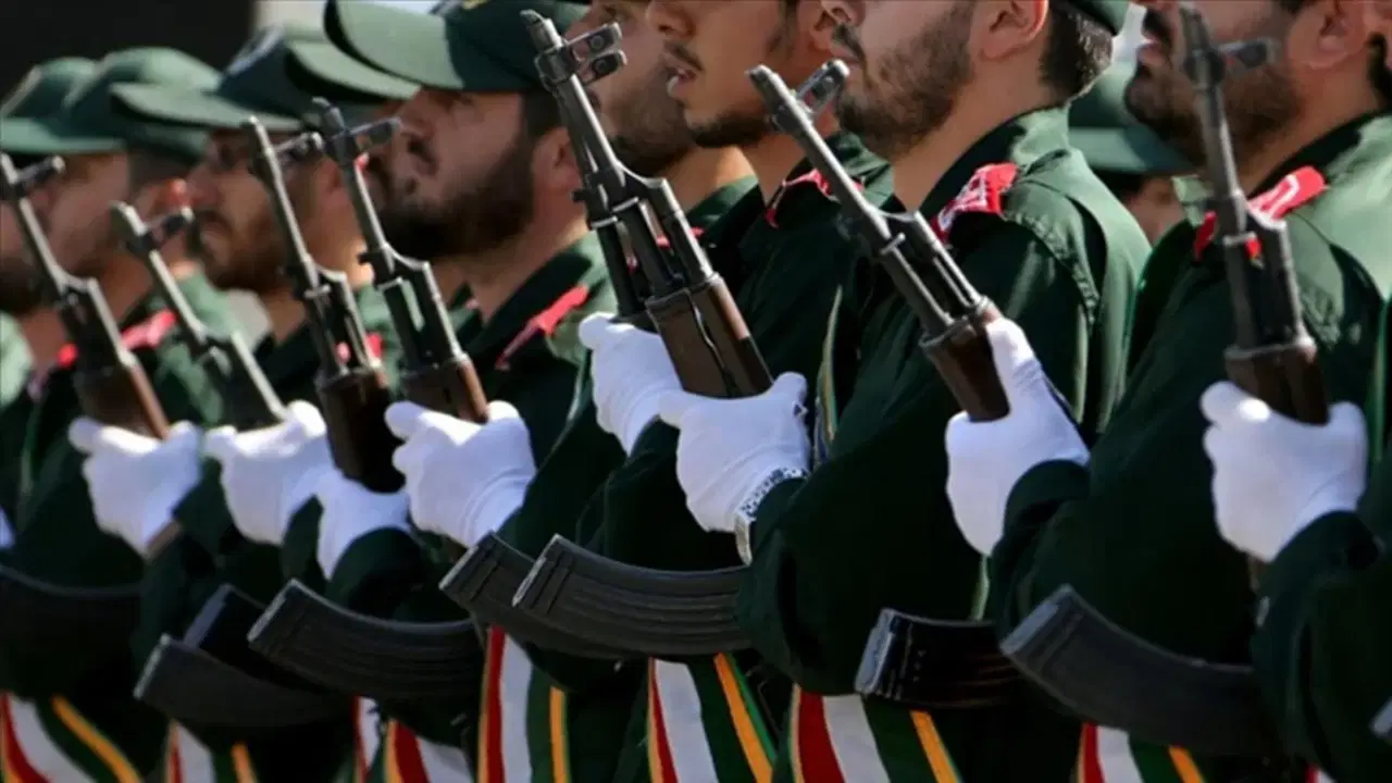 Iran devrim muhafizlari sehit edilen her iranliya karsi UAgdvBwu